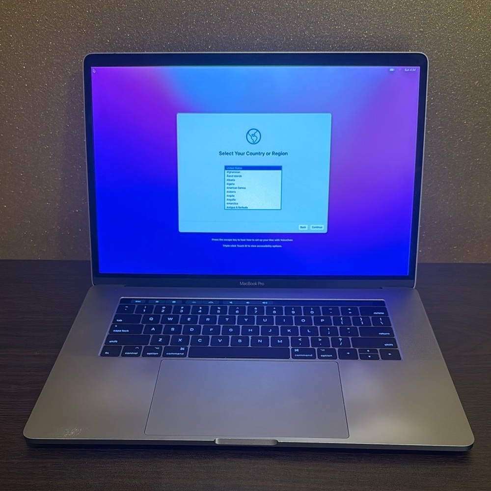 Apple MacBook Pro 15.4-inch Silver Laptop with Box 512GB SSD